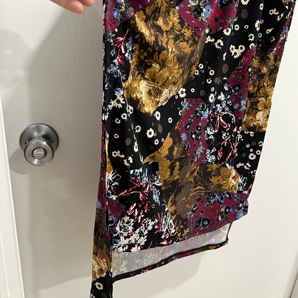 BCBGENERATION Faux Wrap Midi Dress Print - Picture 6 of 10